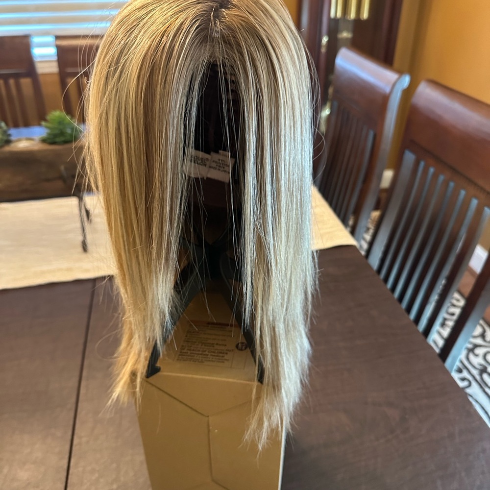 Well Played Wig by Raquel Welch (HF) Shaded Sand RL 16/21SS - Picture 5 of 12